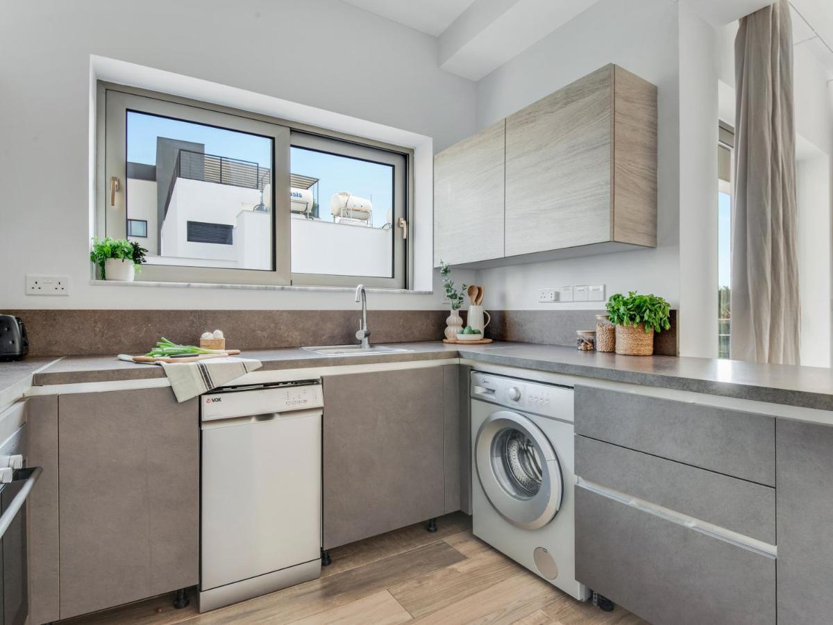 Sanders Evolution Apartment Лимасол Екстериор снимка